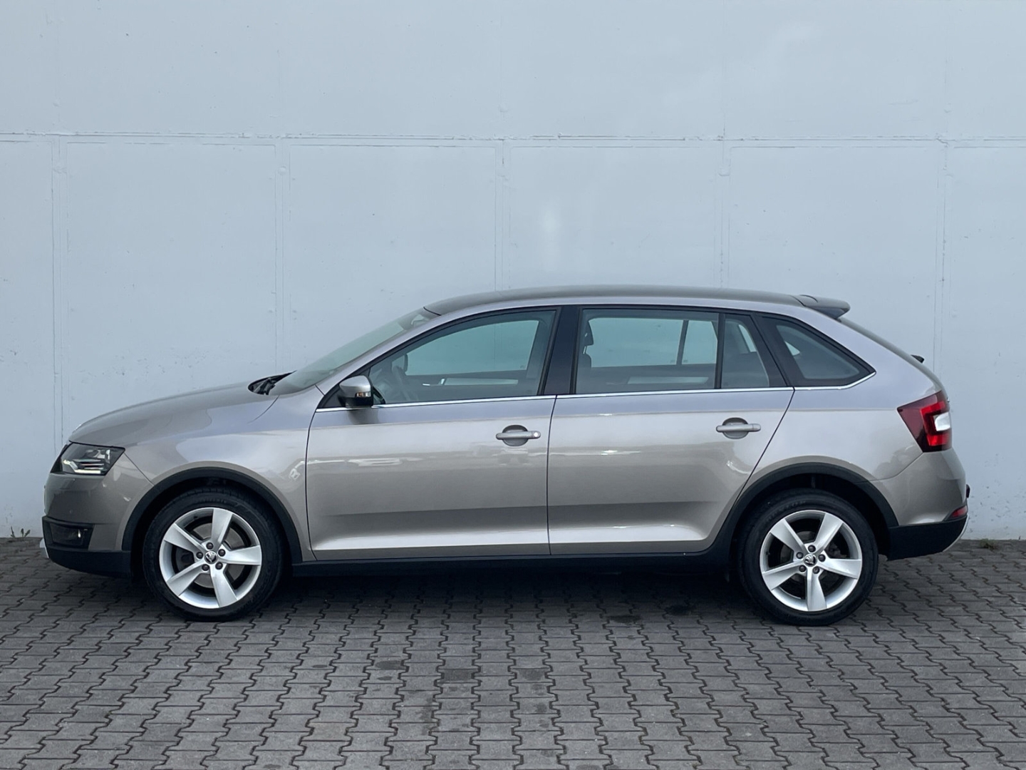 Rapid Spaceback 1.4 TSI DSG Ambition AHK/Pano/Xenon/PDC/SmartLink/GRA/Sitzhzg/