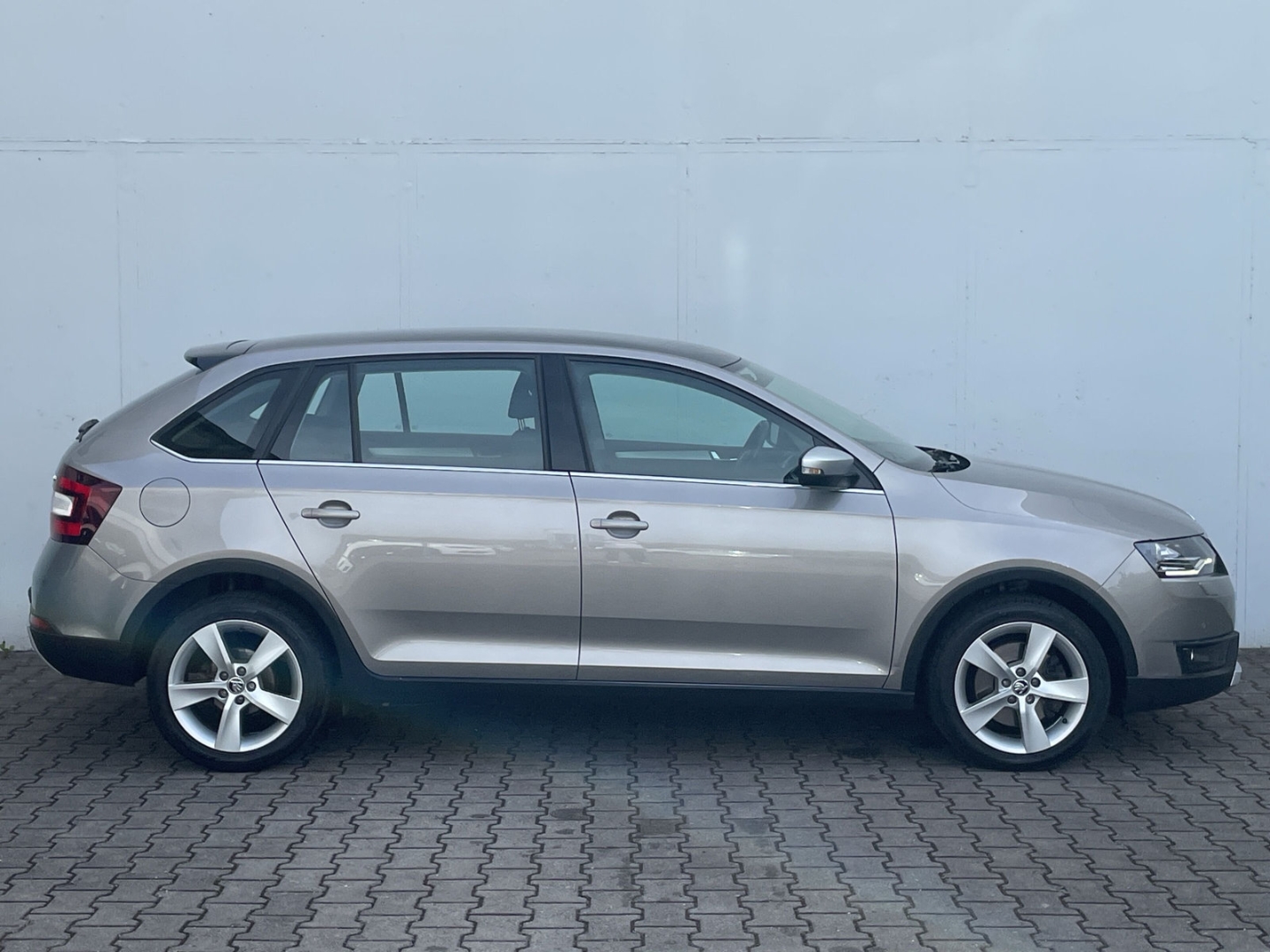 Rapid Spaceback 1.4 TSI DSG Ambition AHK/Pano/Xenon/PDC/SmartLink/GRA/Sitzhzg/