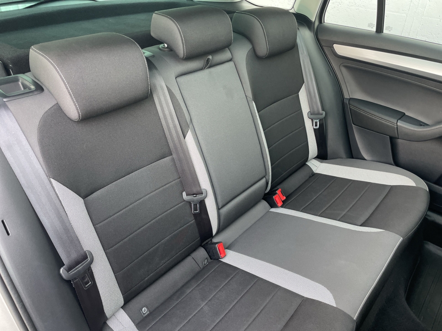 Rapid Spaceback 1.4 TSI DSG Ambition AHK/Pano/Xenon/PDC/SmartLink/GRA/Sitzhzg/