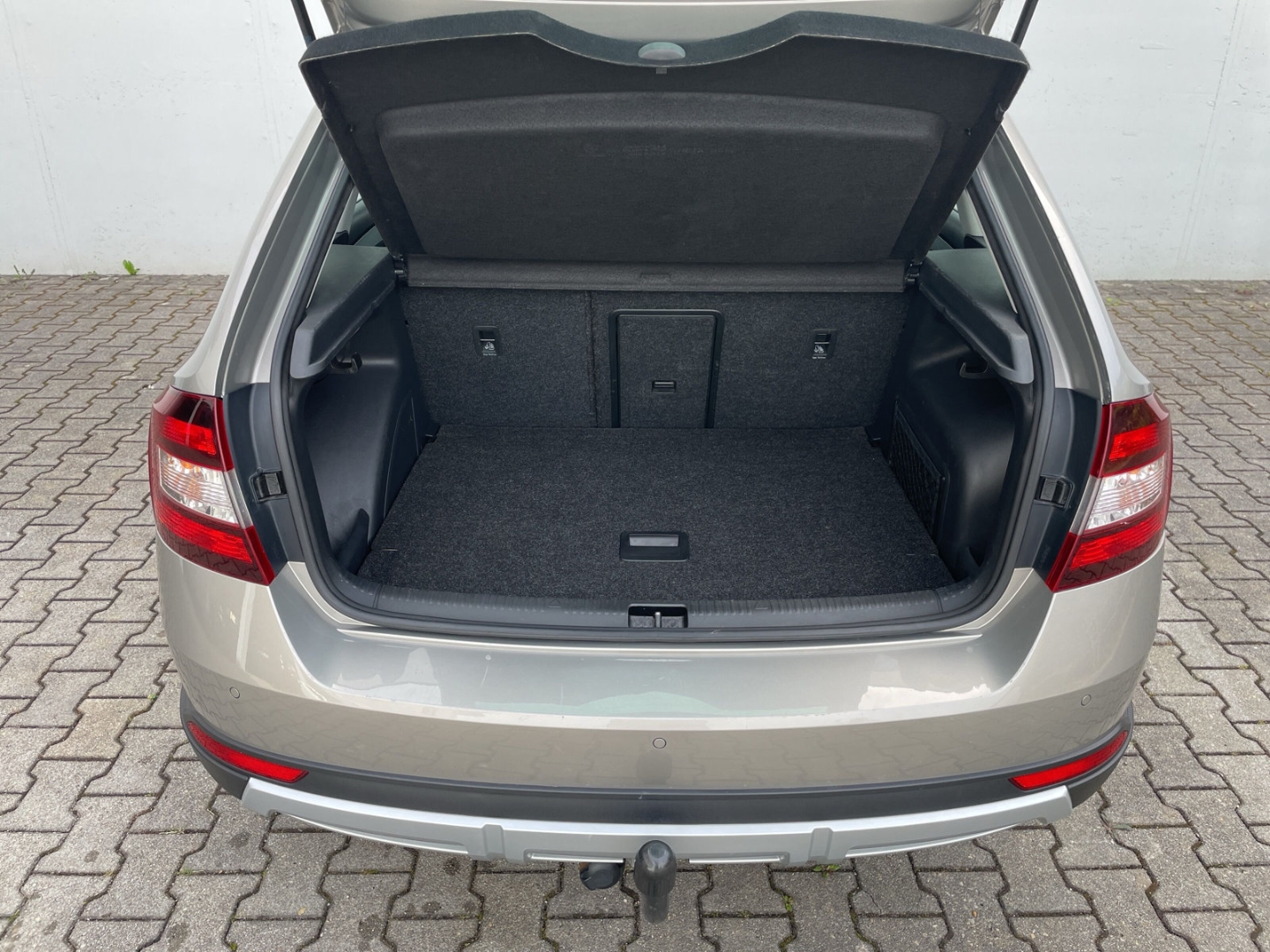 Rapid Spaceback 1.4 TSI DSG Ambition AHK/Pano/Xenon/PDC/SmartLink/GRA/Sitzhzg/