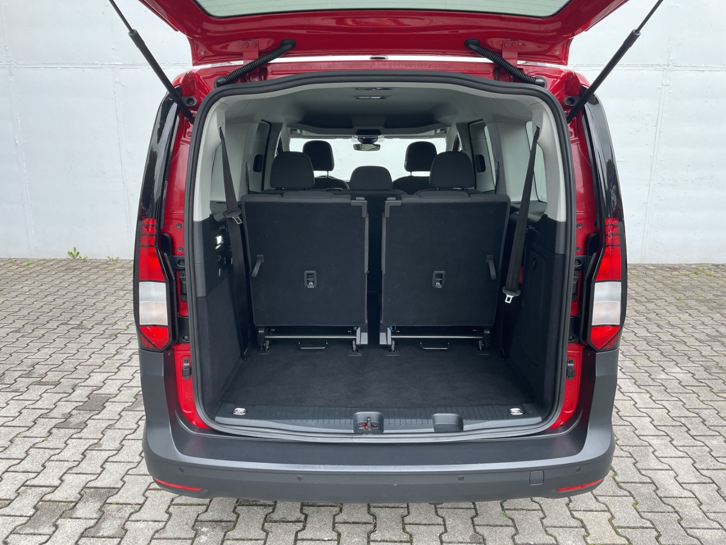 Caddy Maxi Kombi 1.5 TSI EcoProfi AHK/Kamera/ACC/LED/Keyless/Navi/App-Connect