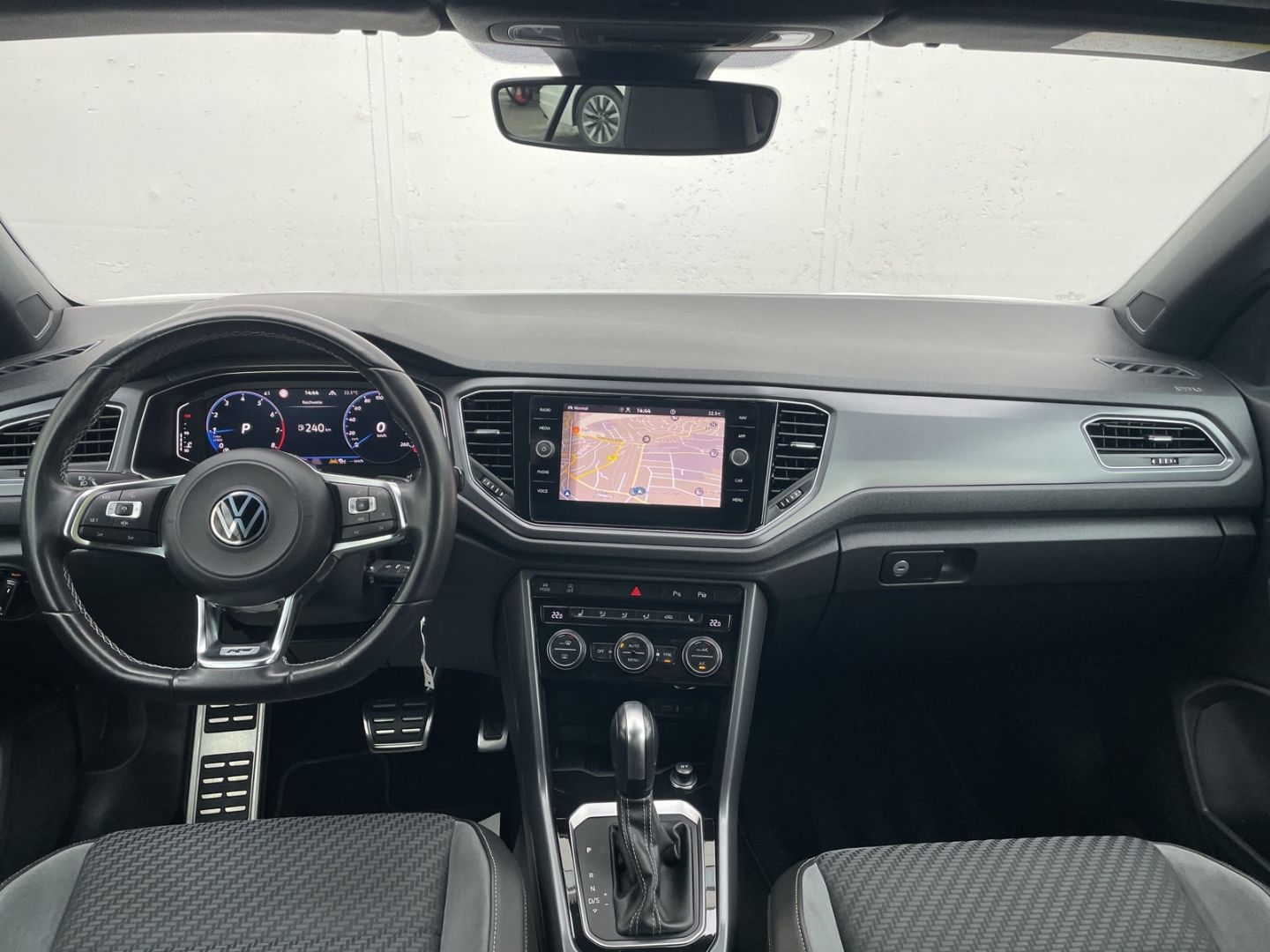 T-Roc Cabriolet 1.5 TSI DSG R-Line Kamera/Navi/ACC/App-Con/LED/Sitzhzg/Blind Spot
