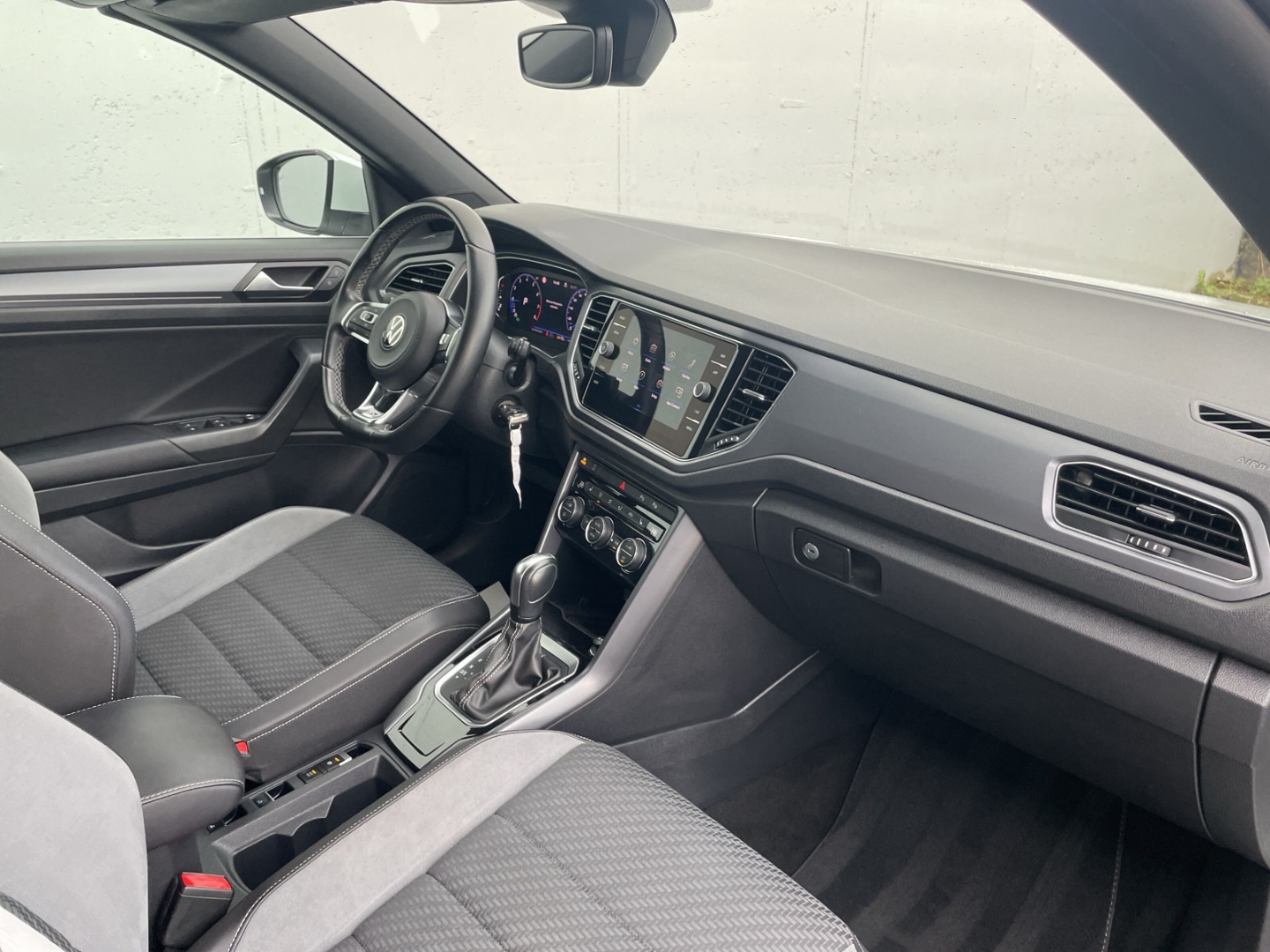 T-Roc Cabriolet 1.5 TSI DSG R-Line Kamera/Navi/ACC/App-Con/LED/Sitzhzg/Blind Spot