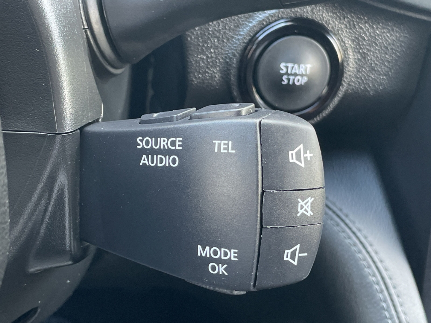 Koleos TCe Initiale Paris Pano/Kamera/Bose/AHK/Navi/Keyless/el.Heckklappe/Full LED/Massage/ACC