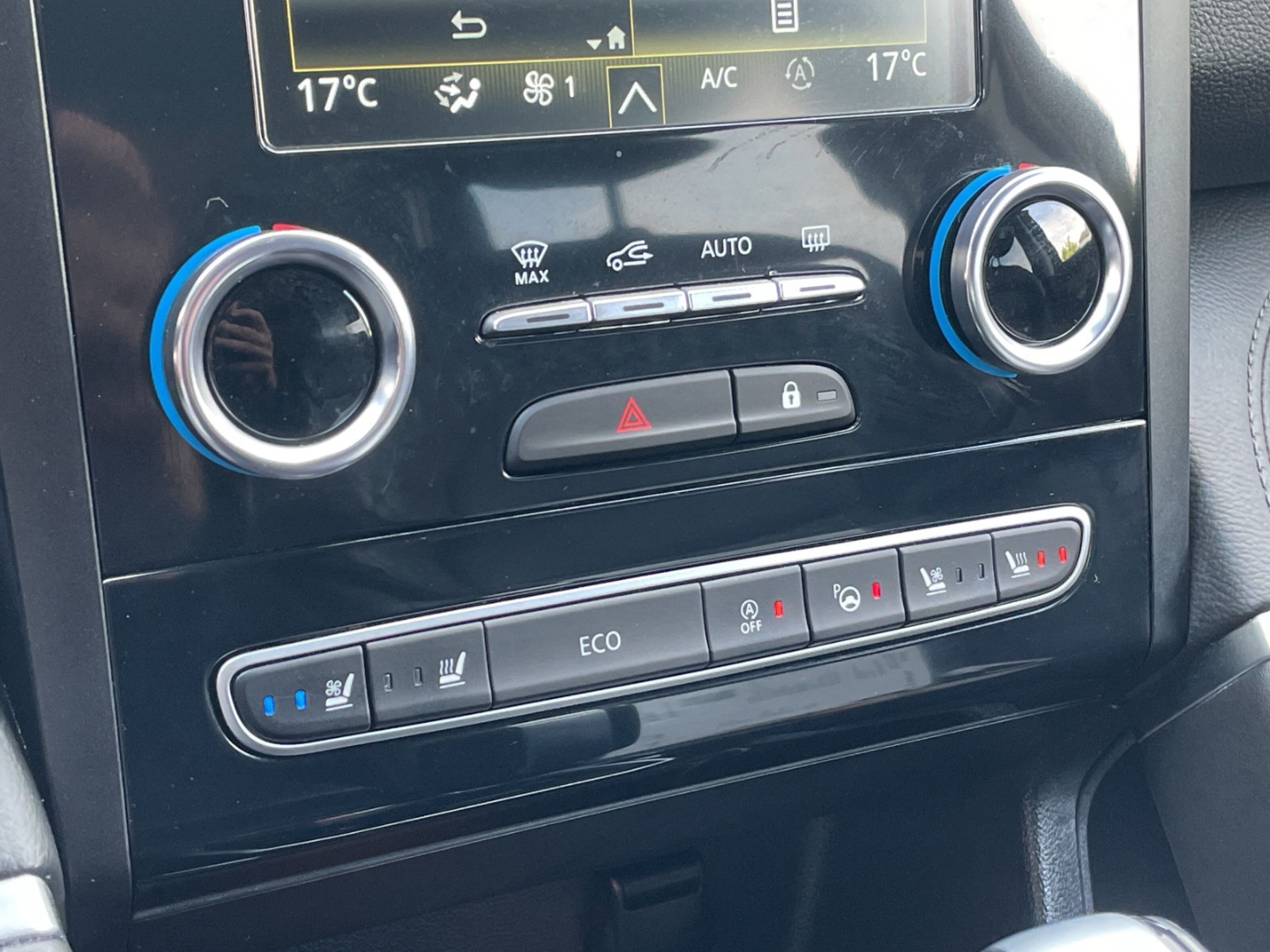Koleos TCe Initiale Paris Pano/Kamera/Bose/AHK/Navi/Keyless/el.Heckklappe/Full LED/Massage/ACC