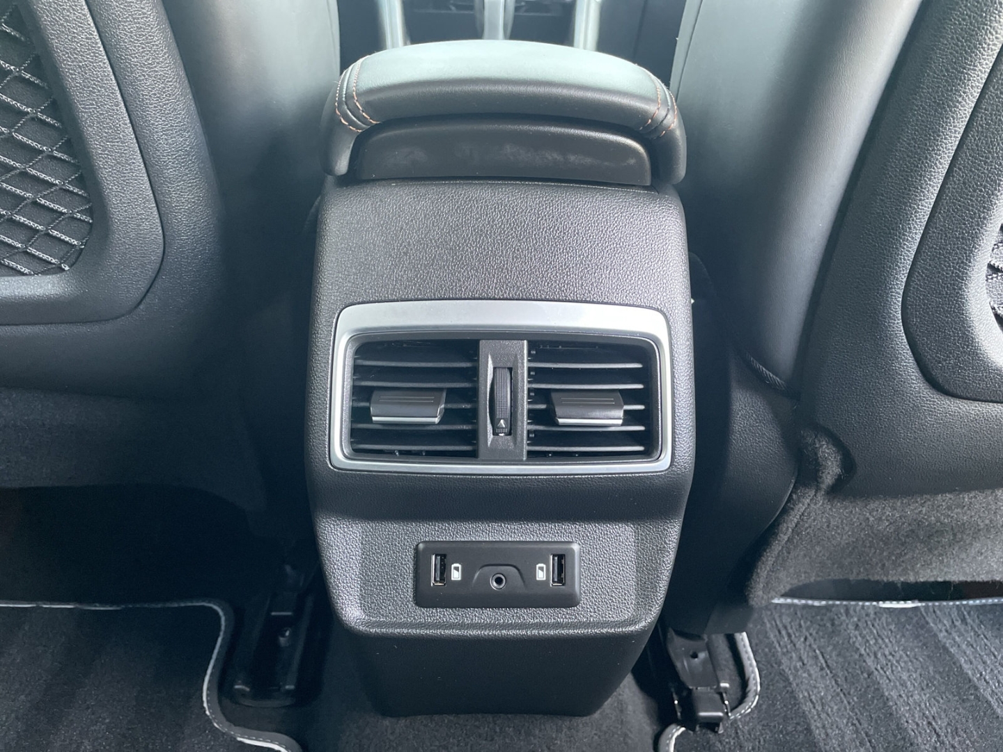 Koleos TCe Initiale Paris Pano/Kamera/Bose/AHK/Navi/Keyless/el.Heckklappe/Full LED/Massage/ACC