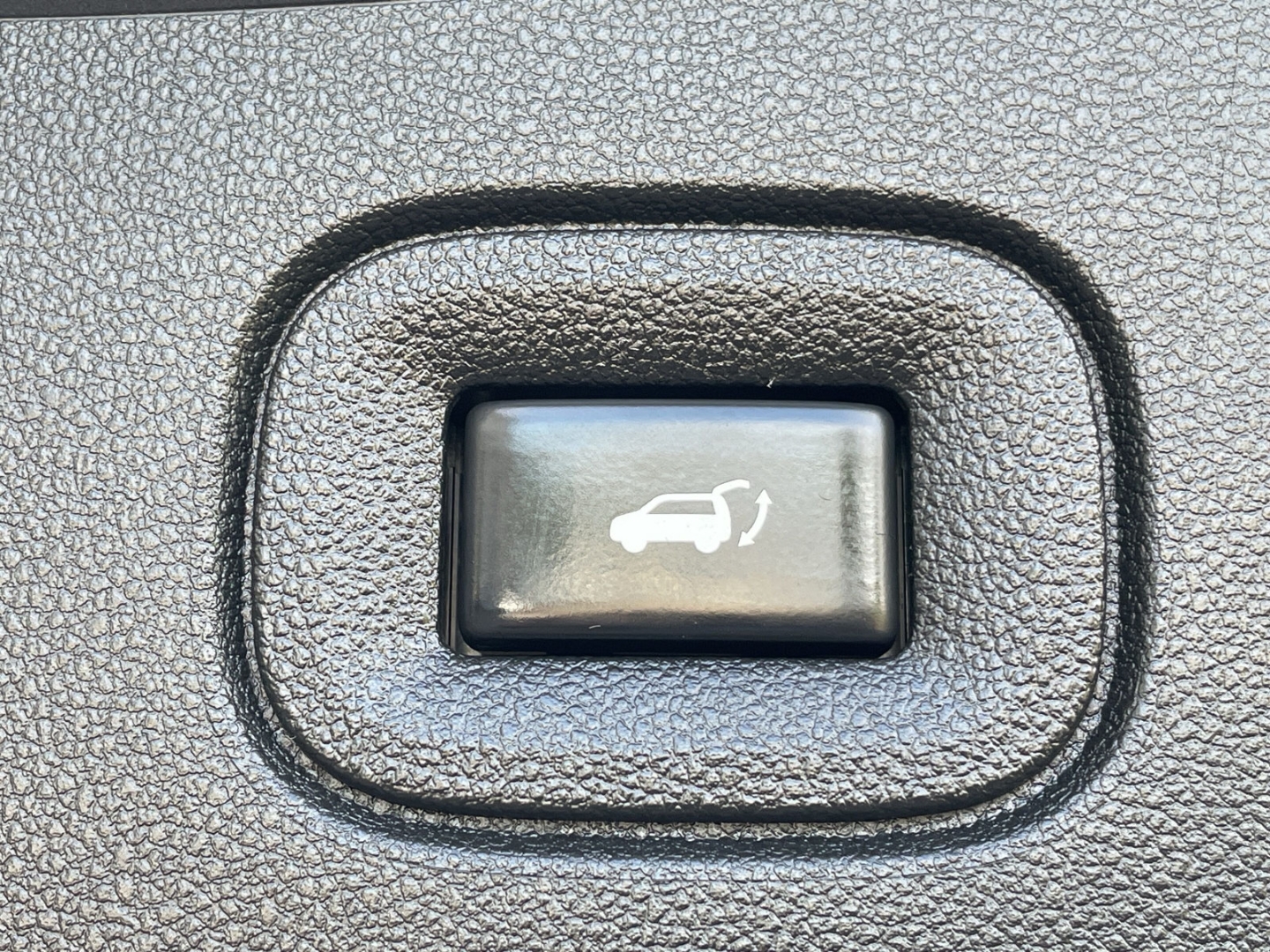 Koleos TCe Initiale Paris Pano/Kamera/Bose/AHK/Navi/Keyless/el.Heckklappe/Full LED/Massage/ACC
