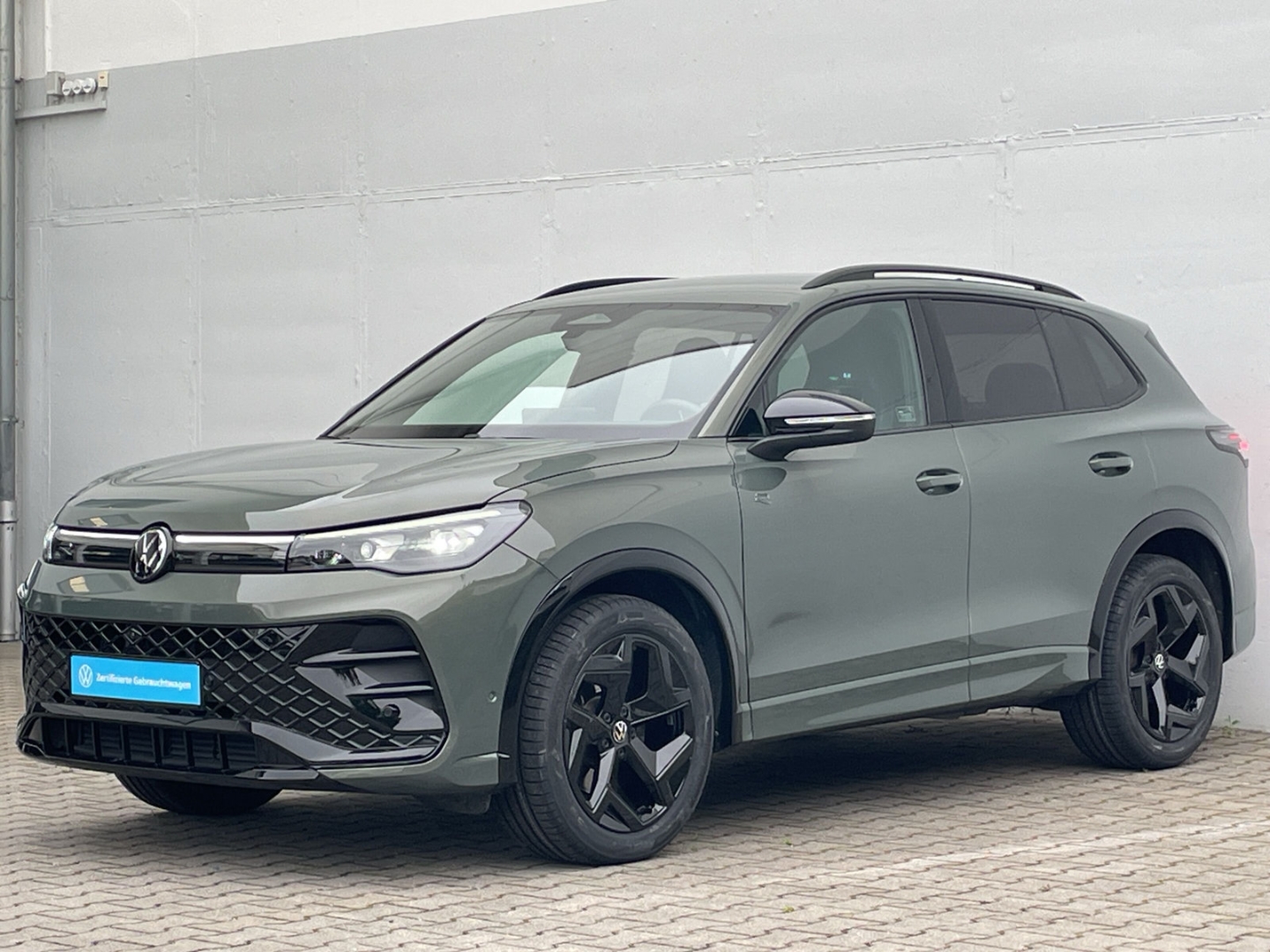 Tiguan 2.0 TDI DSG R-Line Matrix/AHK/360°Kamera/Navi/HUD/ACC/Travel Assist/HUD/
