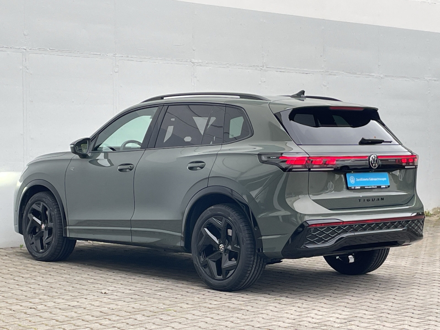 Tiguan 2.0 TDI DSG R-Line Matrix/AHK/360°Kamera/Navi/HUD/ACC/Travel Assist/HUD/