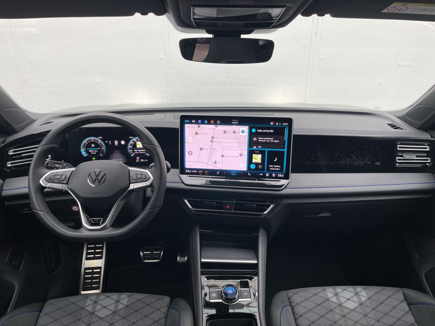 Tiguan 2.0 TDI DSG R-Line Matrix/AHK/360°Kamera/Navi/HUD/ACC/Travel Assist/HUD/