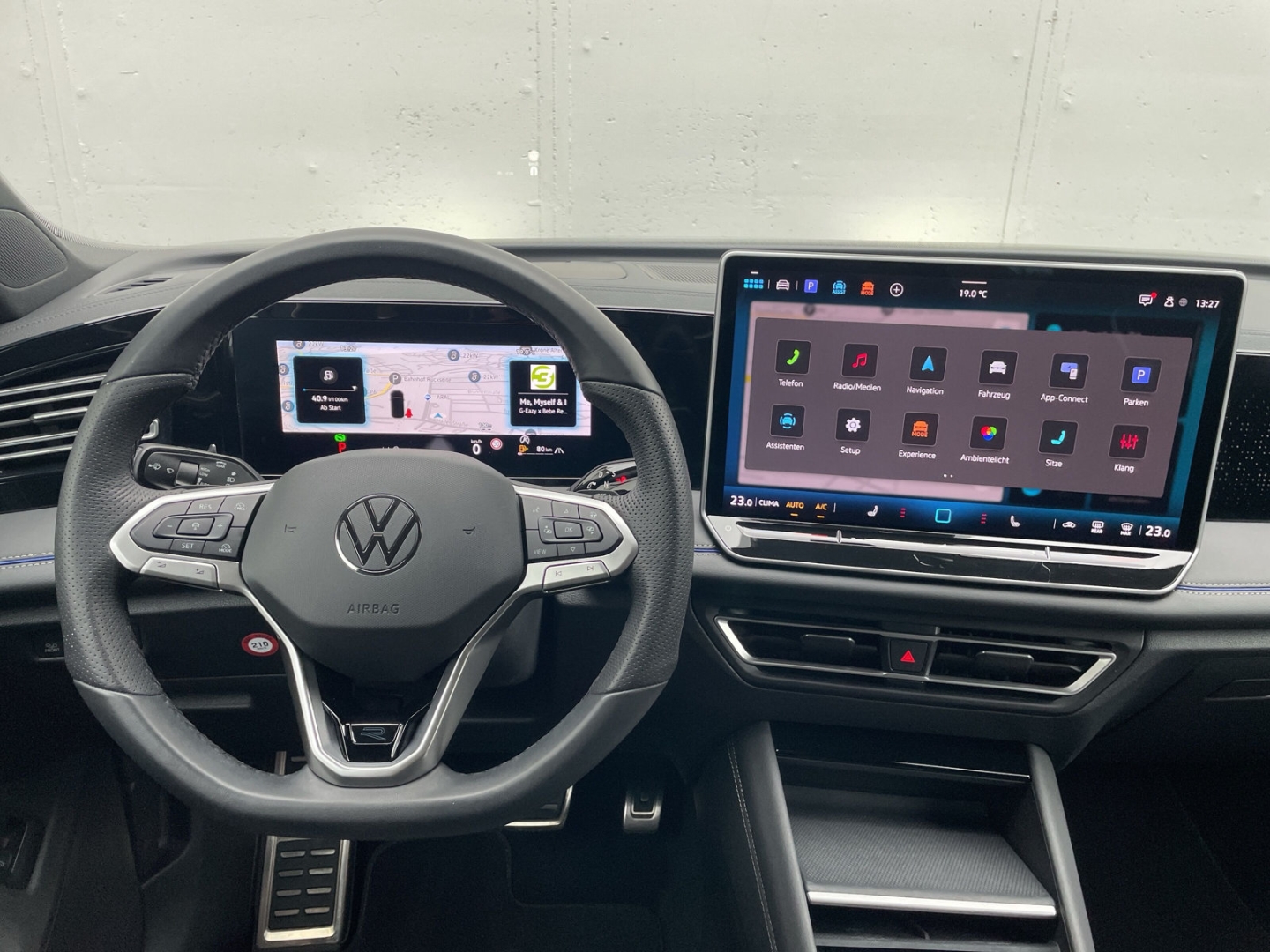 Tiguan 2.0 TDI DSG R-Line Matrix/AHK/360°Kamera/Navi/HUD/ACC/Travel Assist/HUD/