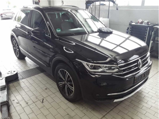 Tiguan 1.5TSI DSG Elegance AHK/Kamera/Matrix/ACC/Keyless/el.Heckklappe/App-Connect/Navi/