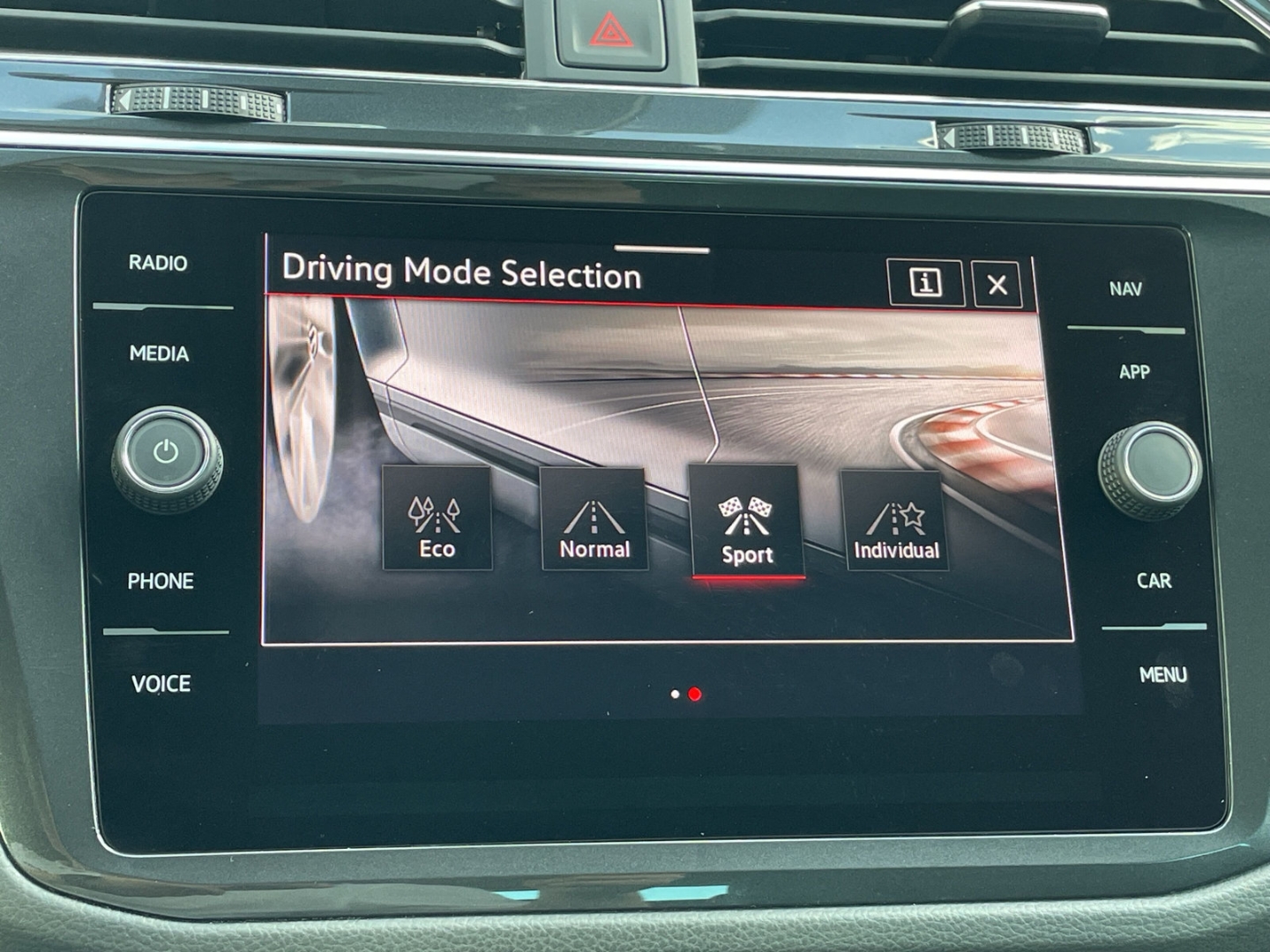 Tiguan 1.5TSI DSG Elegance AHK/Kamera/Matrix/ACC/Keyless/el.Heckklappe/App-Connect/Navi/