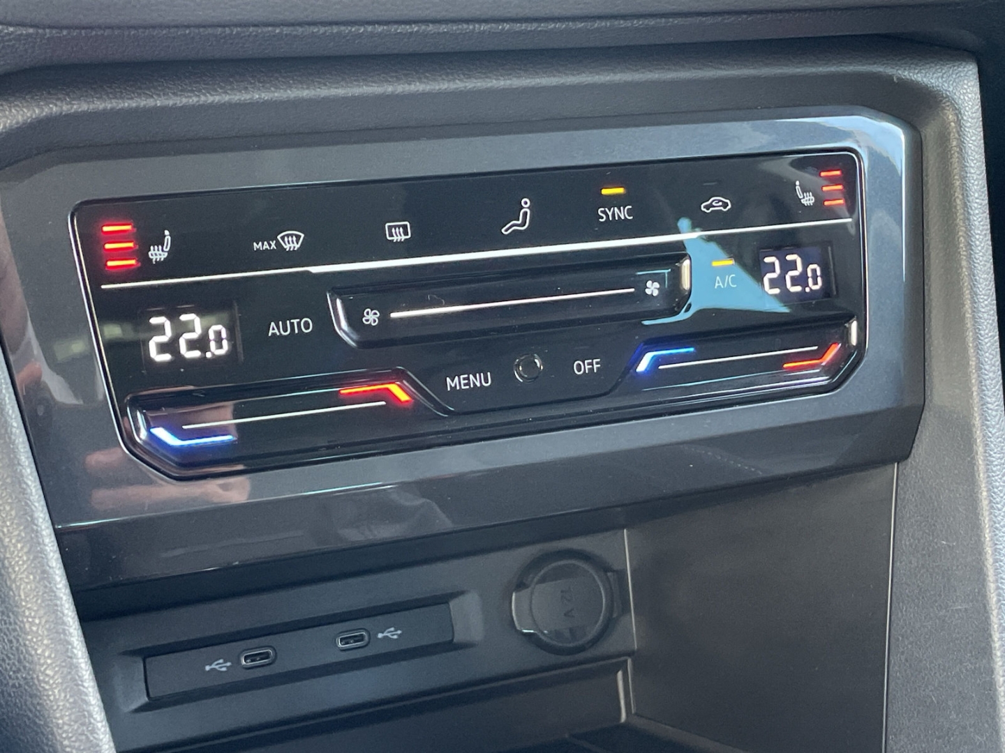 Tiguan 1.5TSI DSG Elegance AHK/Kamera/Matrix/ACC/Keyless/el.Heckklappe/App-Connect/Navi/