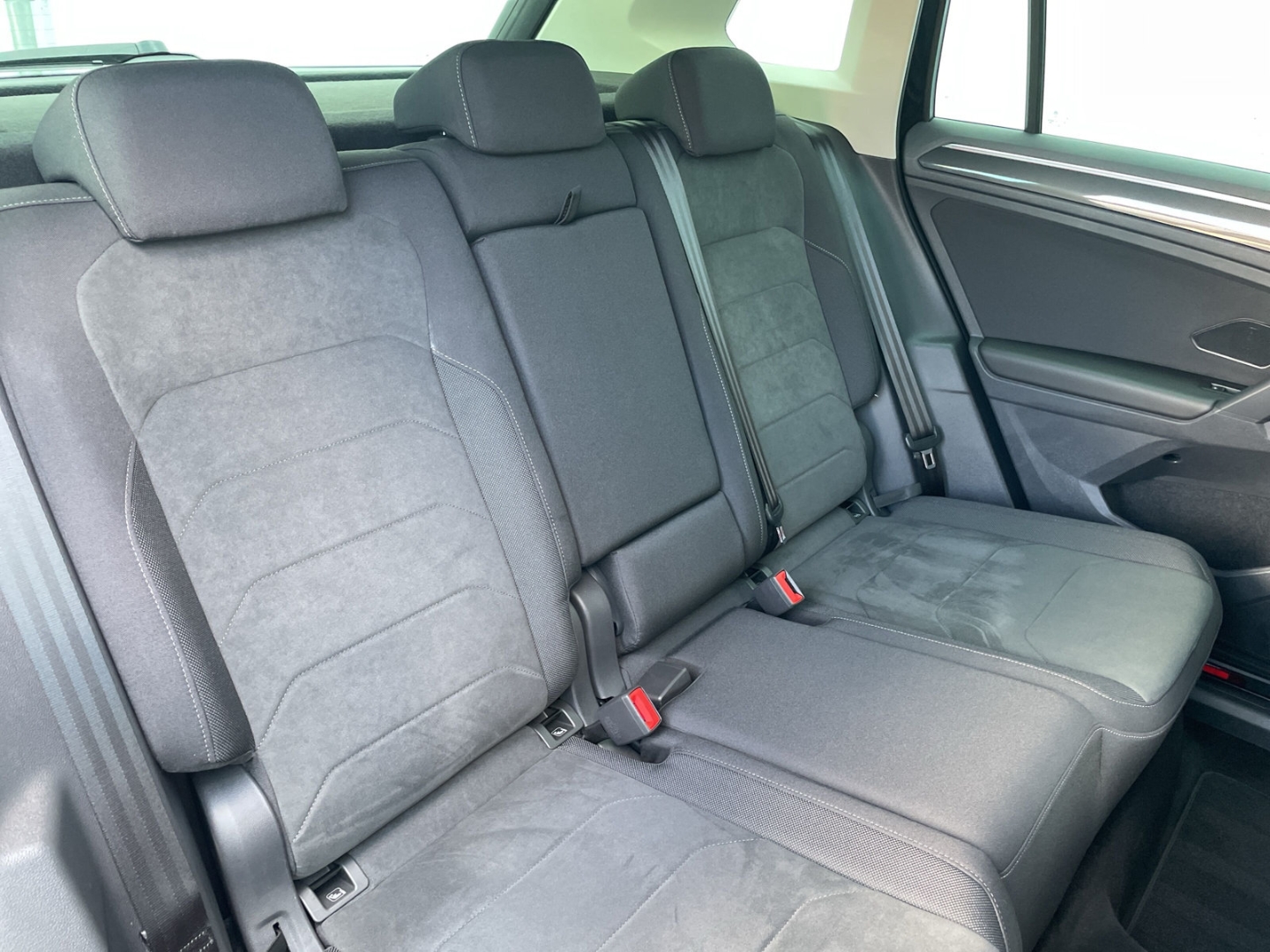 Tiguan 1.5TSI DSG Elegance AHK/Kamera/Matrix/ACC/Keyless/el.Heckklappe/App-Connect/Navi/