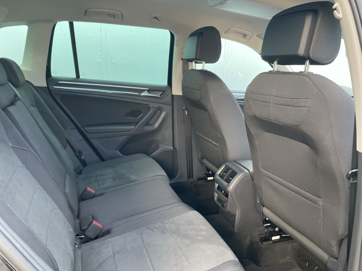 Tiguan 1.5TSI DSG Elegance AHK/Kamera/Matrix/ACC/Keyless/el.Heckklappe/App-Connect/Navi/