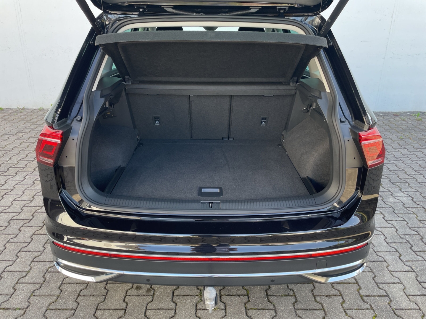 Tiguan 1.5TSI DSG Elegance AHK/Kamera/Matrix/ACC/Keyless/el.Heckklappe/App-Connect/Navi/