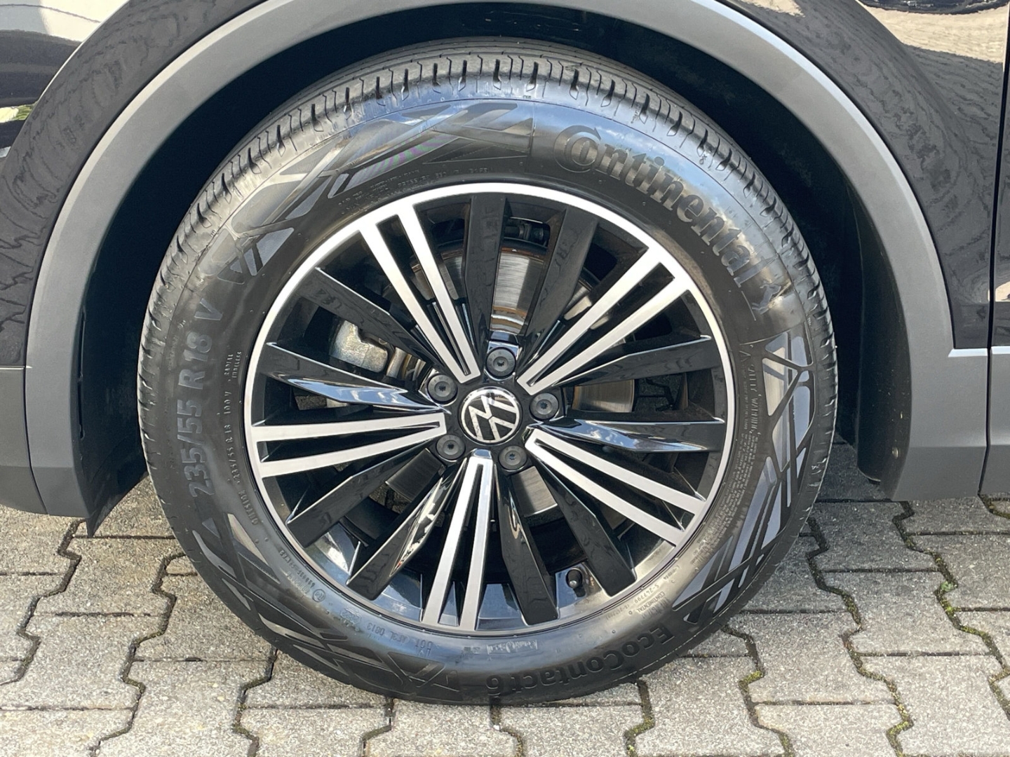 Tiguan 1.5TSI DSG Elegance AHK/Kamera/Matrix/ACC/Keyless/el.Heckklappe/App-Connect/Navi/