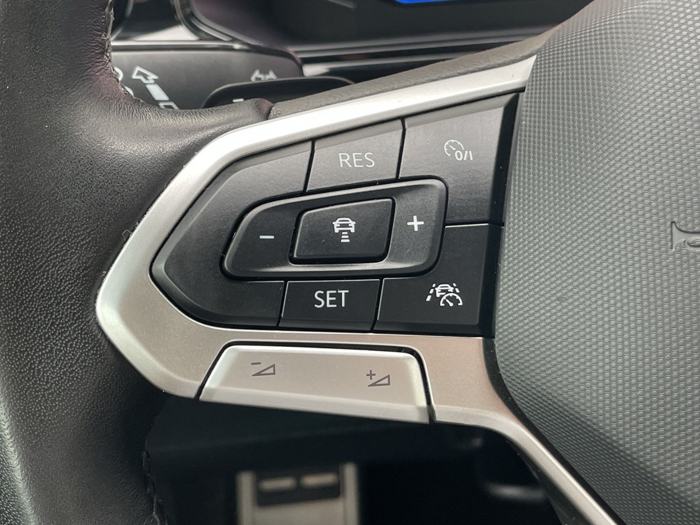 T-Roc Cabriolet 1.5TSI DSG R-Line AHK/Matrix/Kamera/beatsKeyless/ACC/App-Connect/Navi