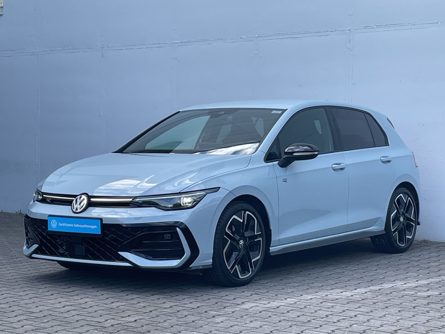 Golf VIII 1.5 eTSI DSG R-Line Black Style Matrix/AHK/HUD/Kamera/Navi/App-Connect/ACC