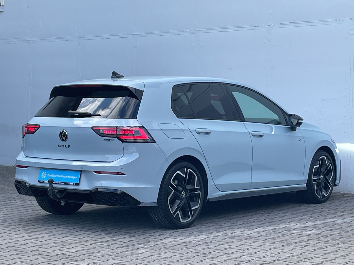 Golf VIII 1.5 eTSI DSG R-Line Black Style Matrix/AHK/HUD/Kamera/Navi/App-Connect/ACC
