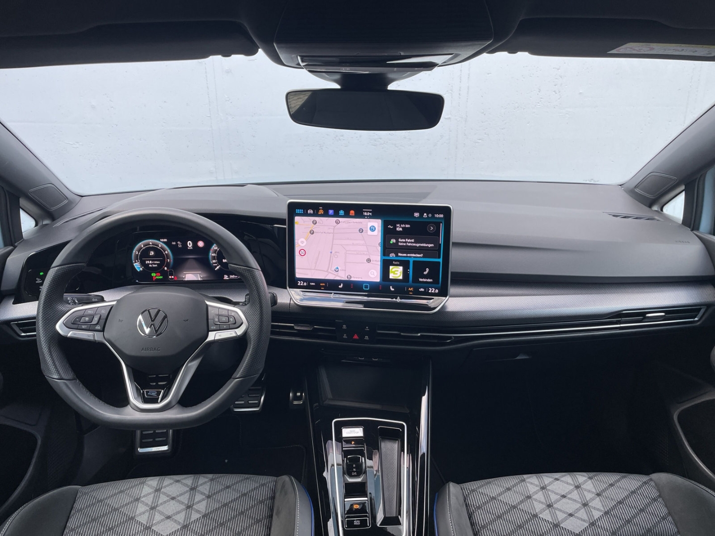 Golf VIII 1.5 eTSI DSG R-Line Black Style Matrix/AHK/HUD/Kamera/Navi/App-Connect/ACC