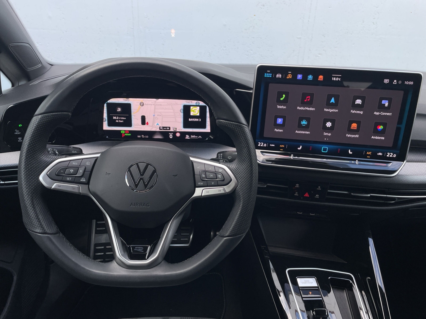 Golf VIII 1.5 eTSI DSG R-Line Black Style Matrix/AHK/HUD/Kamera/Navi/App-Connect/ACC