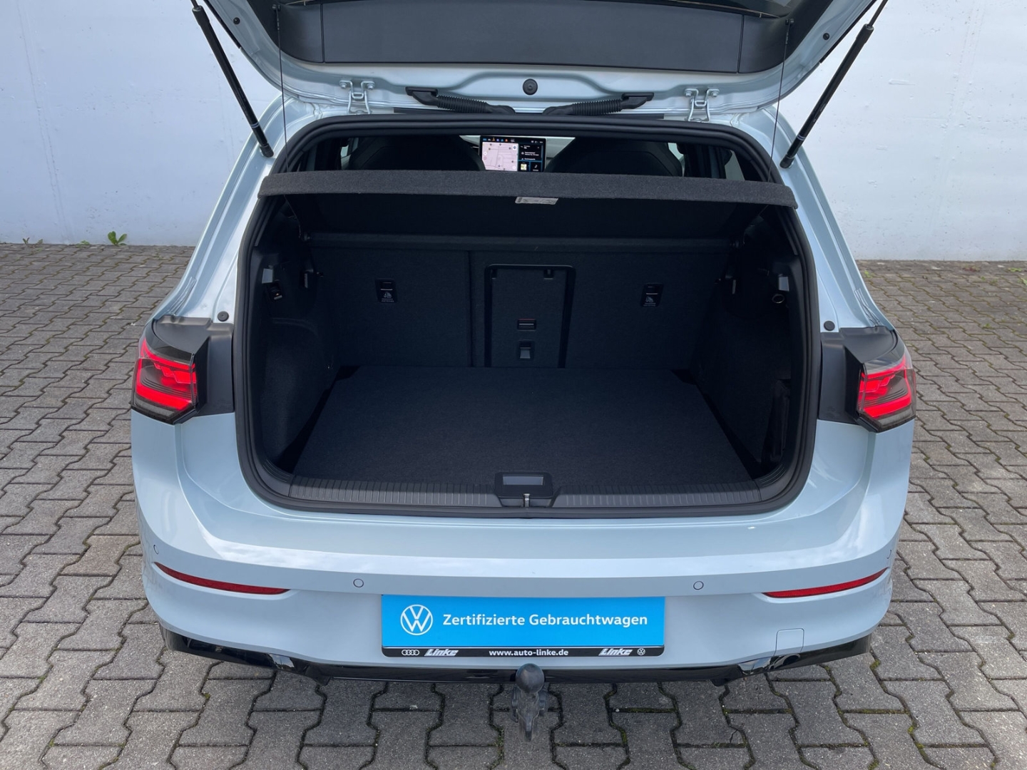 Golf VIII 1.5 eTSI DSG R-Line Black Style Matrix/AHK/HUD/Kamera/Navi/App-Connect/ACC