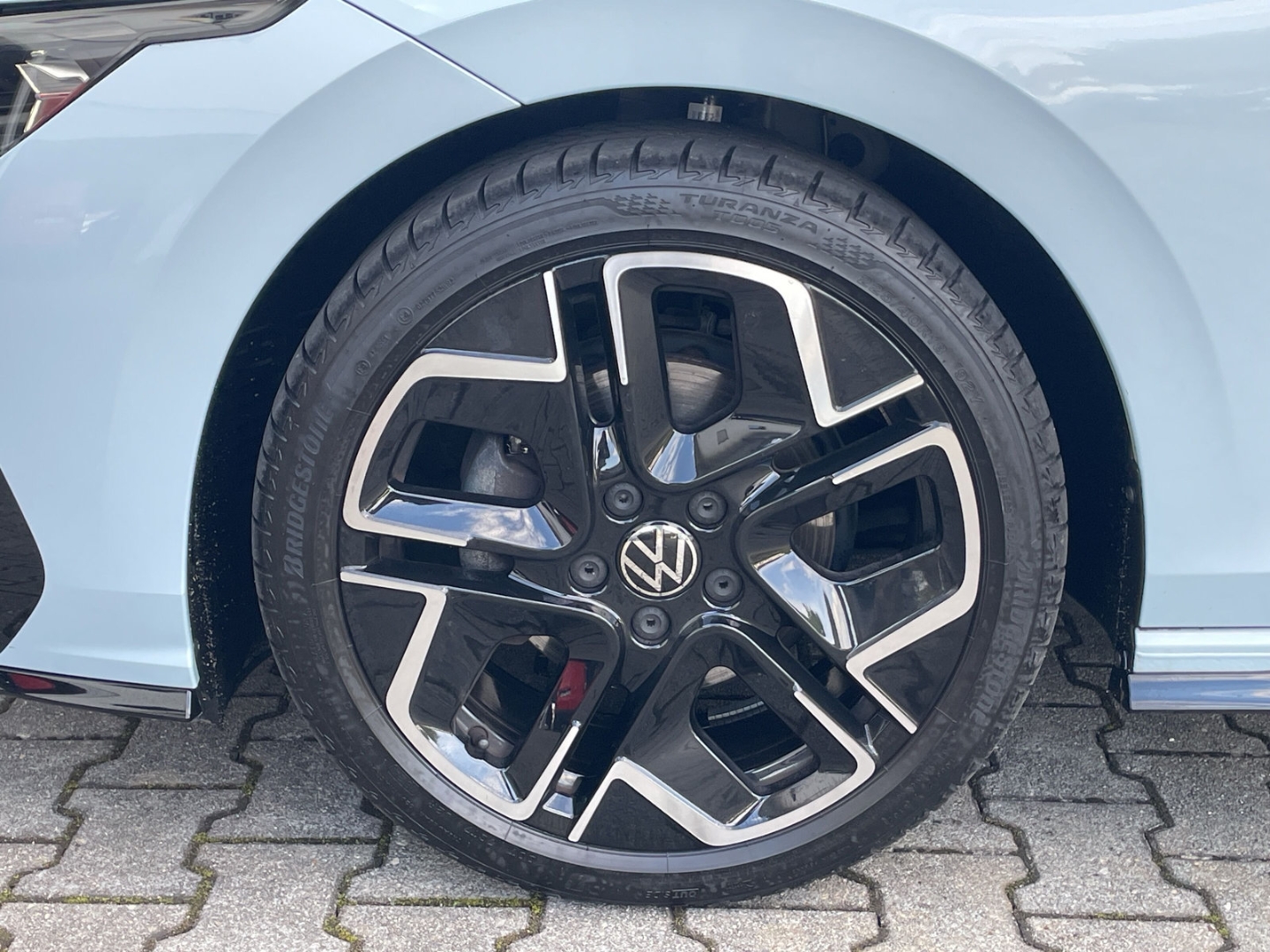 Golf VIII 1.5 eTSI DSG R-Line Black Style Matrix/AHK/HUD/Kamera/Navi/App-Connect/ACC