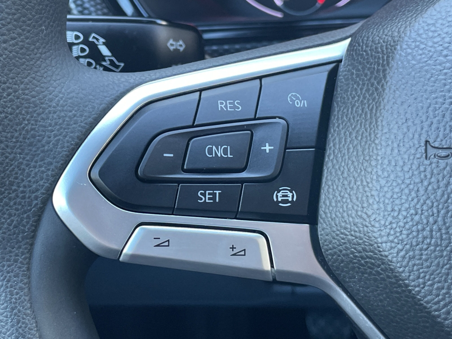 T-Cross 1.0 TSI R-Line PDC/Blind Spot/Bluetooth/Climatronic/Radio