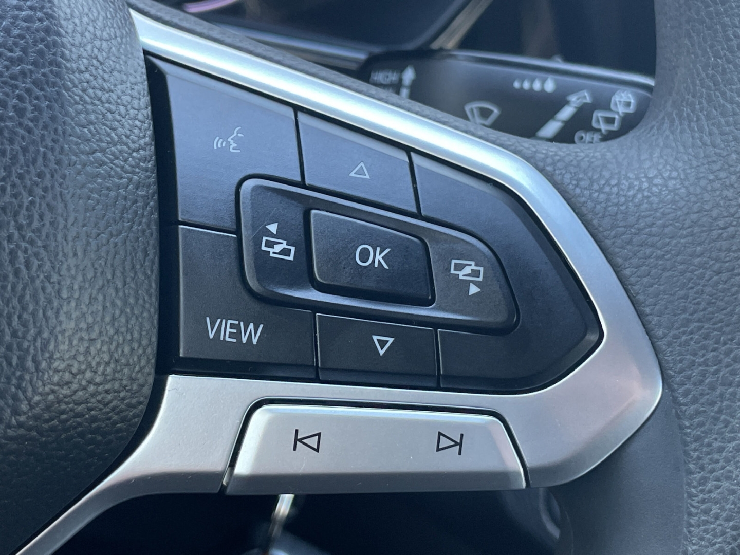 T-Cross 1.0 TSI R-Line PDC/Blind Spot/Bluetooth/Climatronic/Radio