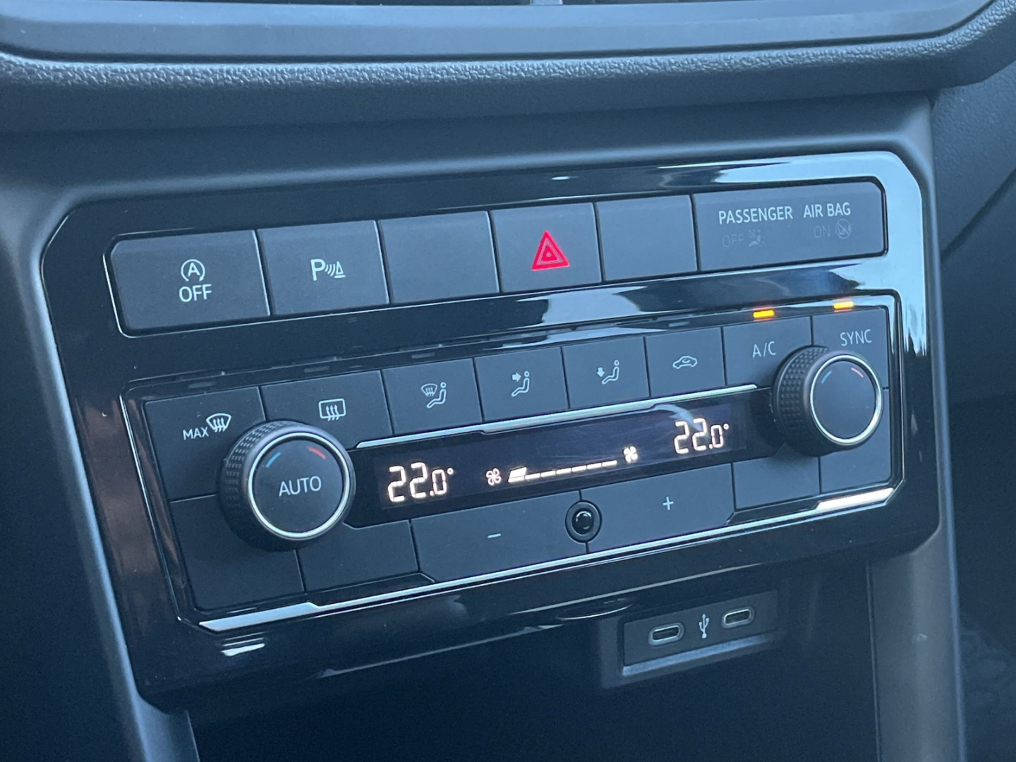 T-Cross 1.0 TSI R-Line PDC/Blind Spot/Bluetooth/Climatronic/Radio