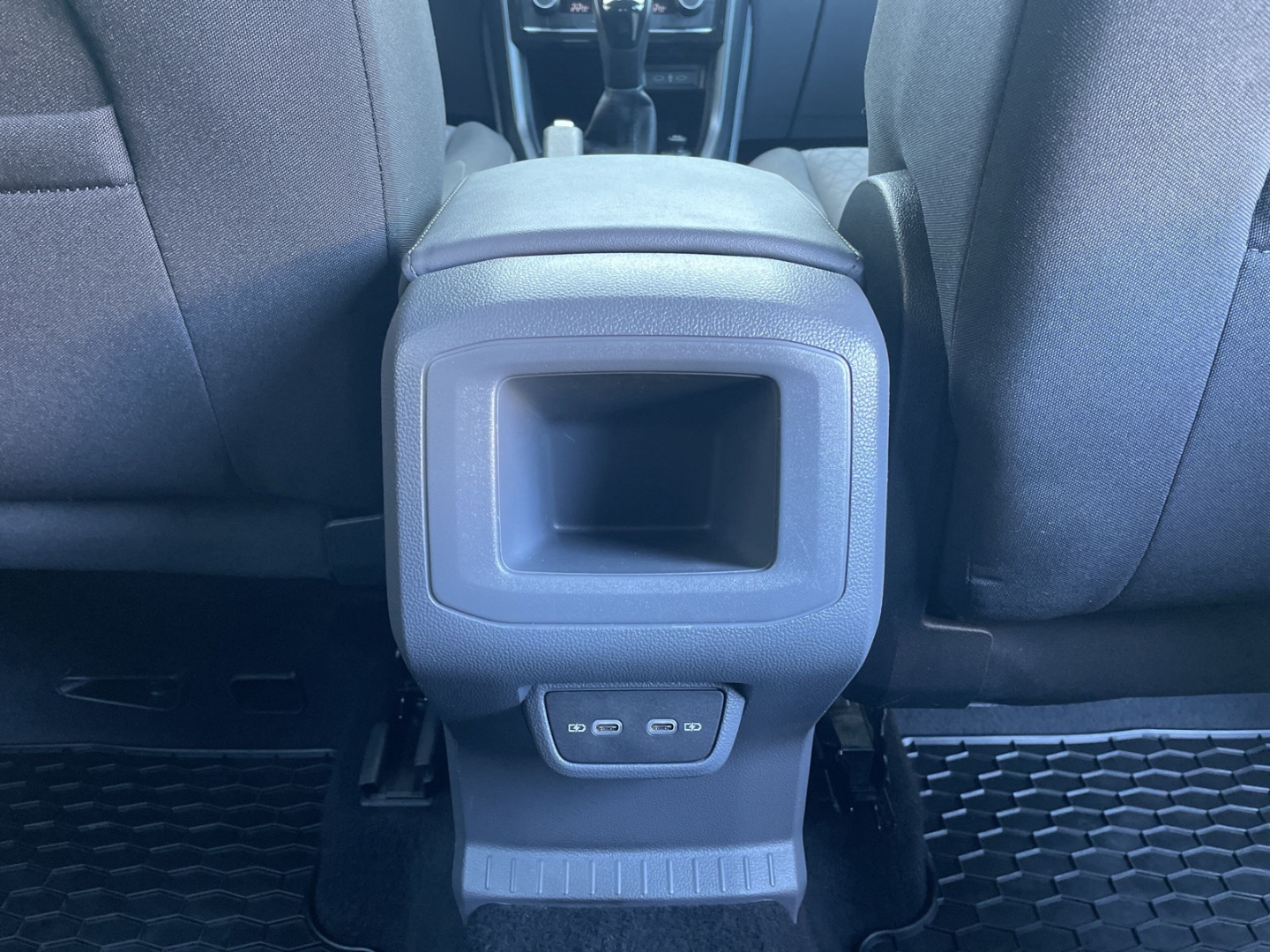 T-Cross 1.0 TSI R-Line PDC/Blind Spot/Bluetooth/Climatronic/Radio