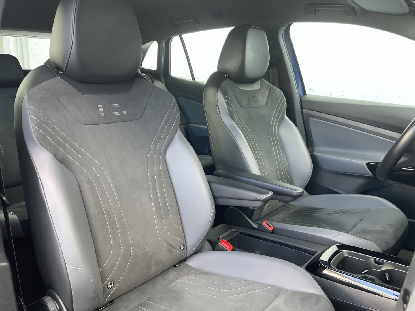 ID.4 Pro Performance AHK/HUD/Kamera/DCC/Keyless/Navi/App-Connect/Velours/21''/