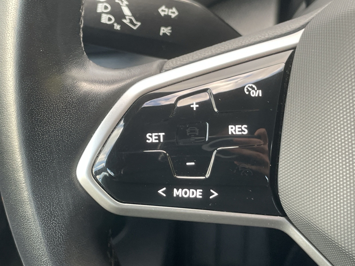 ID.4 Pro Performance AHK/HUD/Kamera/DCC/Keyless/Navi/App-Connect/Velours/21''/