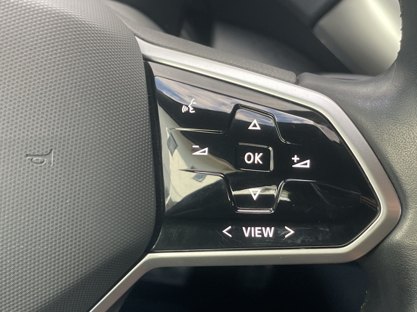 ID.4 Pro Performance AHK/HUD/Kamera/DCC/Keyless/Navi/App-Connect/Velours/21''/
