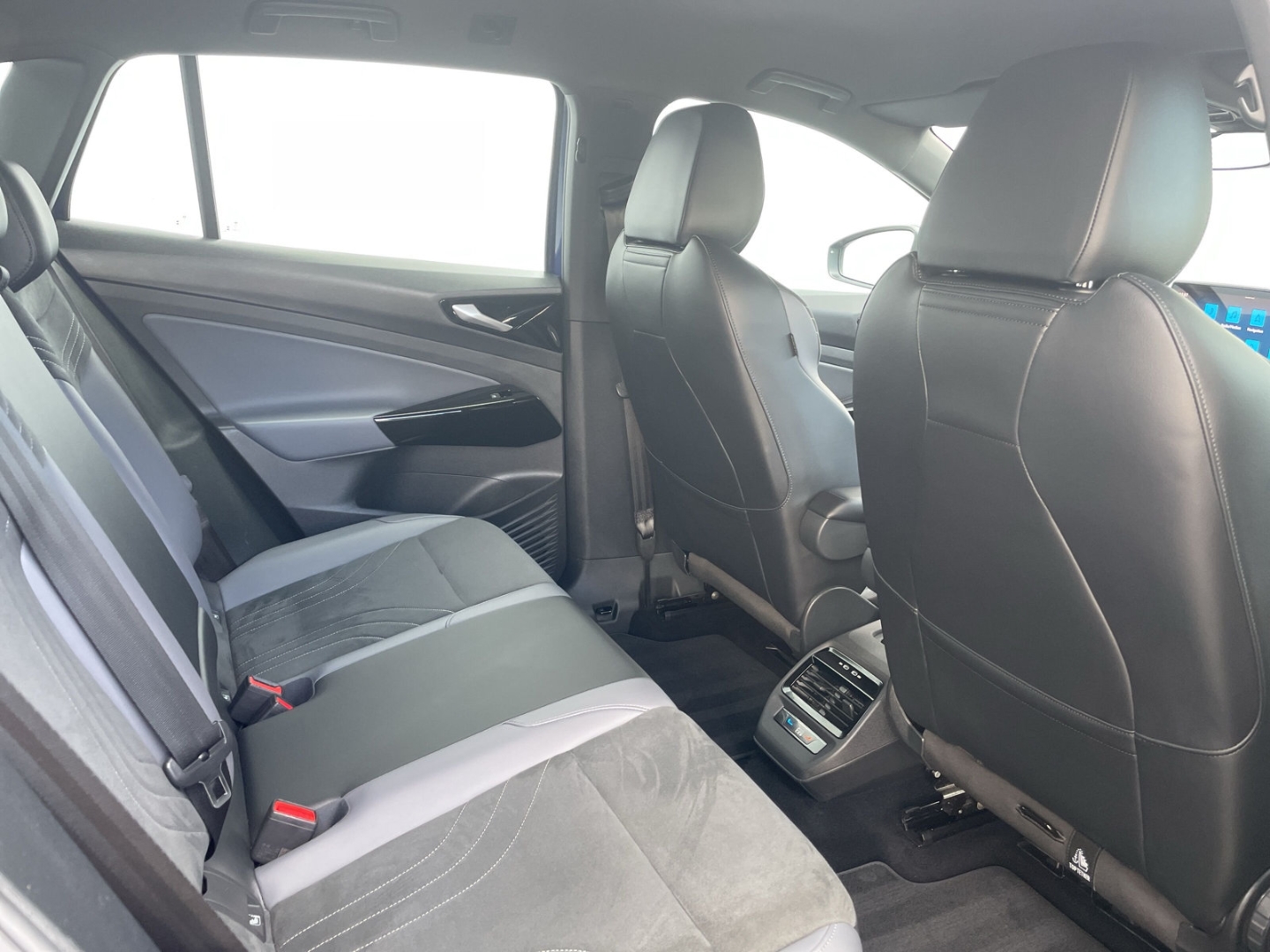 ID.4 Pro Performance AHK/HUD/Kamera/DCC/Keyless/Navi/App-Connect/Velours/21''/