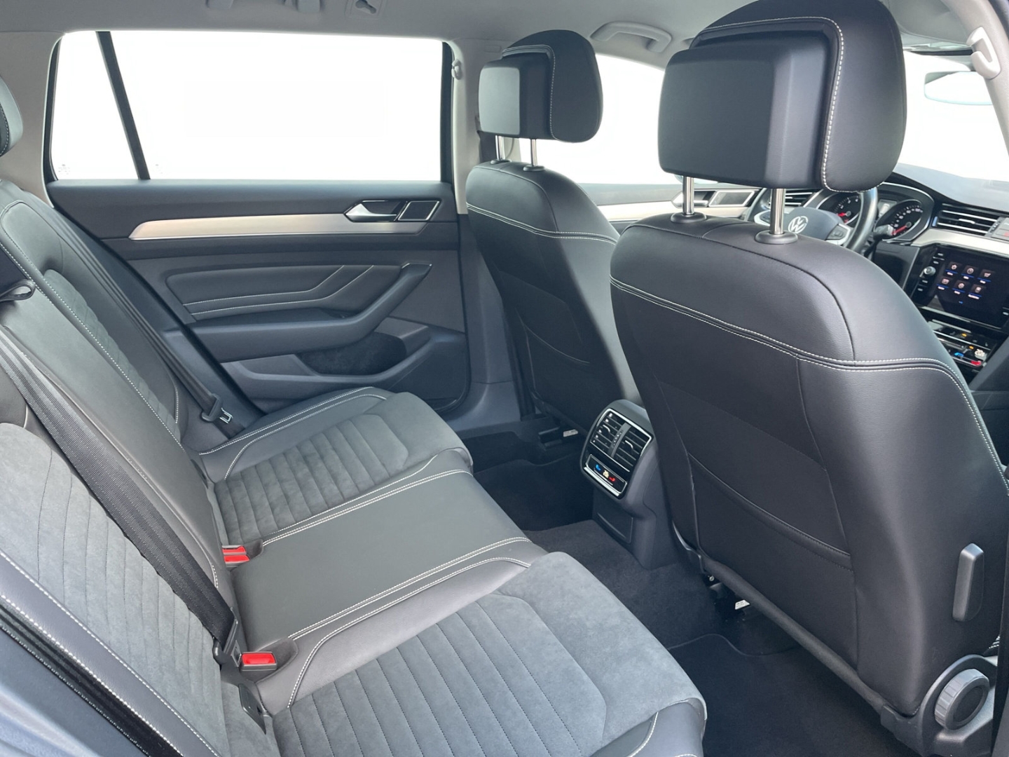 Passat 2.0 TSI DSG Elegance Standhzg/AHK/Kamera ACC/Navi