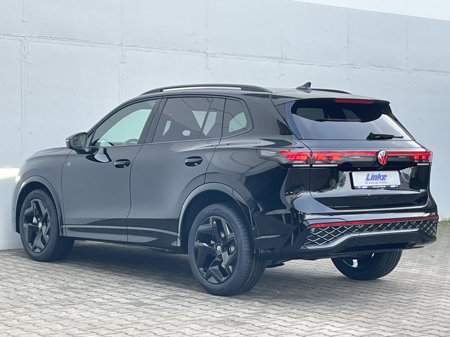 Tiguan 2.0 TDI R-Line Black Style AHK/360°Kamera/IQ.LIGHT/Navi/App-Connect