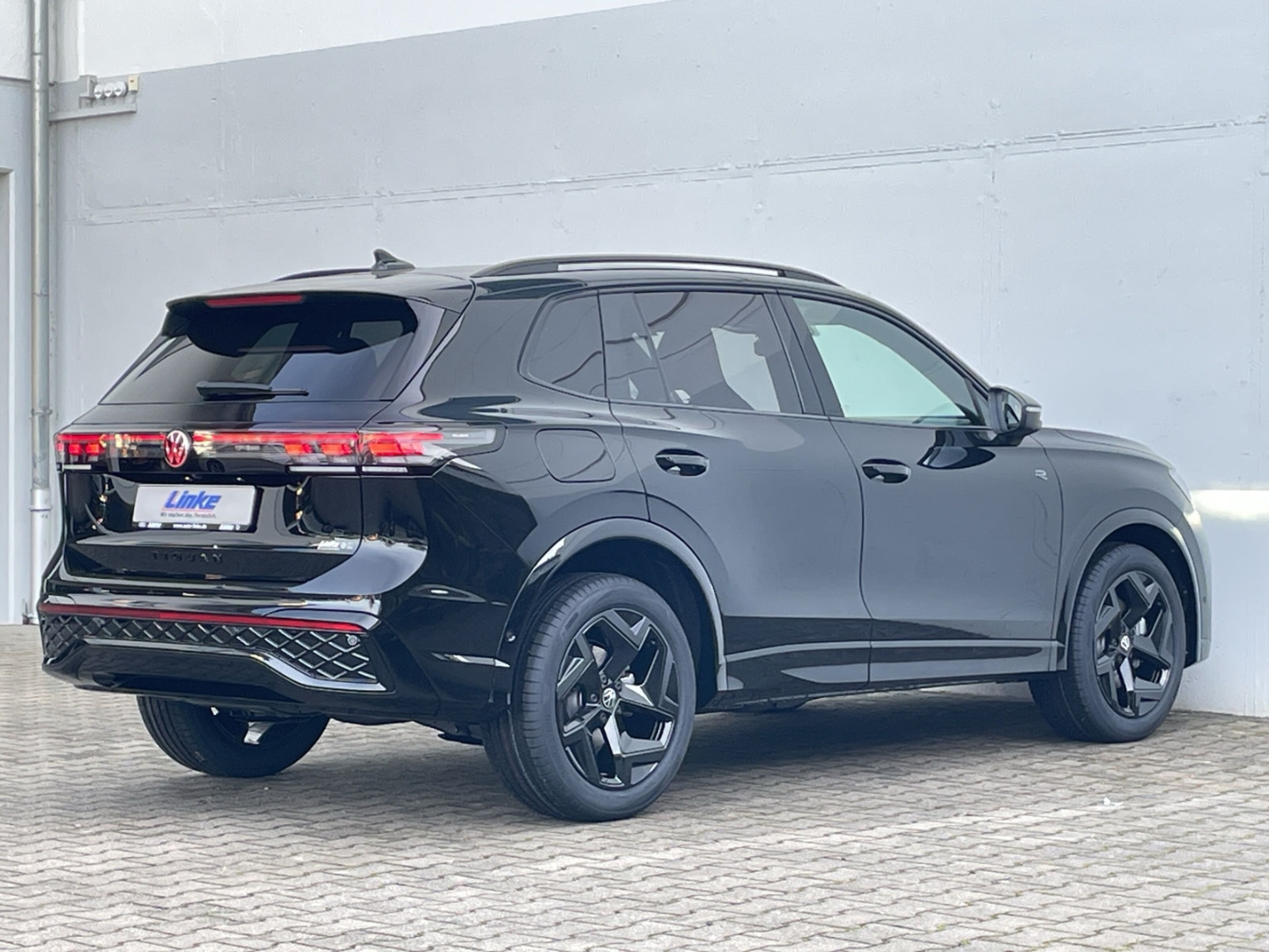 Tiguan 2.0 TDI R-Line Black Style AHK/360°Kamera/IQ.LIGHT/Navi/App-Connect