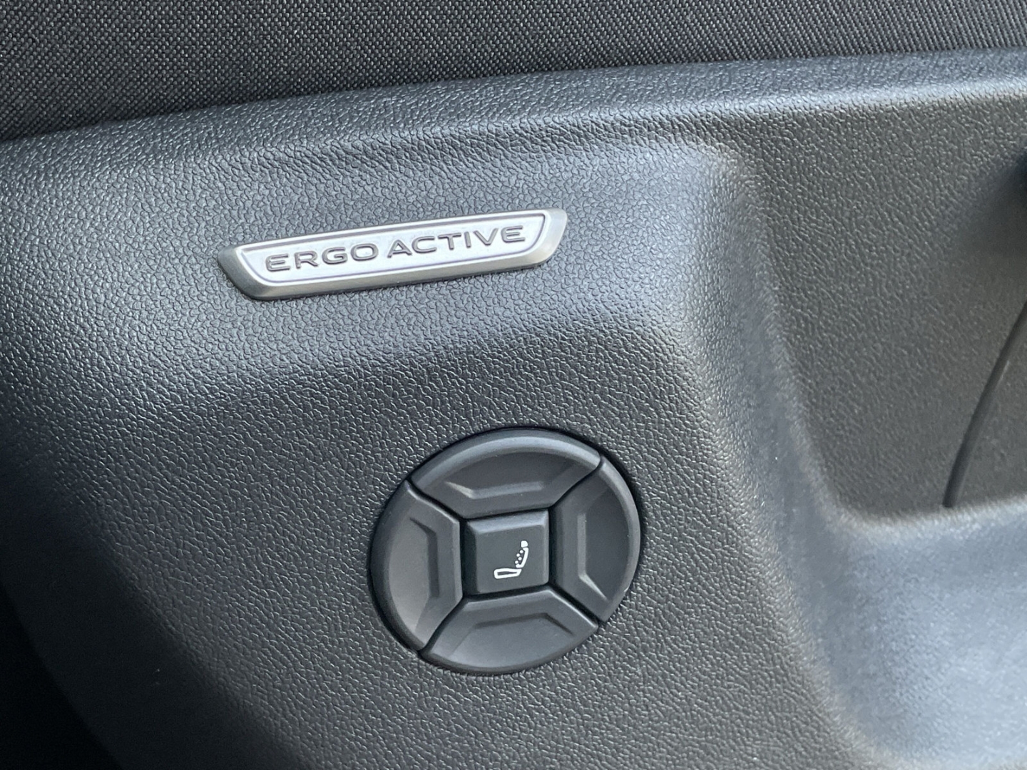 Tiguan 2.0 TDI R-Line Black Style AHK/360°Kamera/IQ.LIGHT/Navi/App-Connect