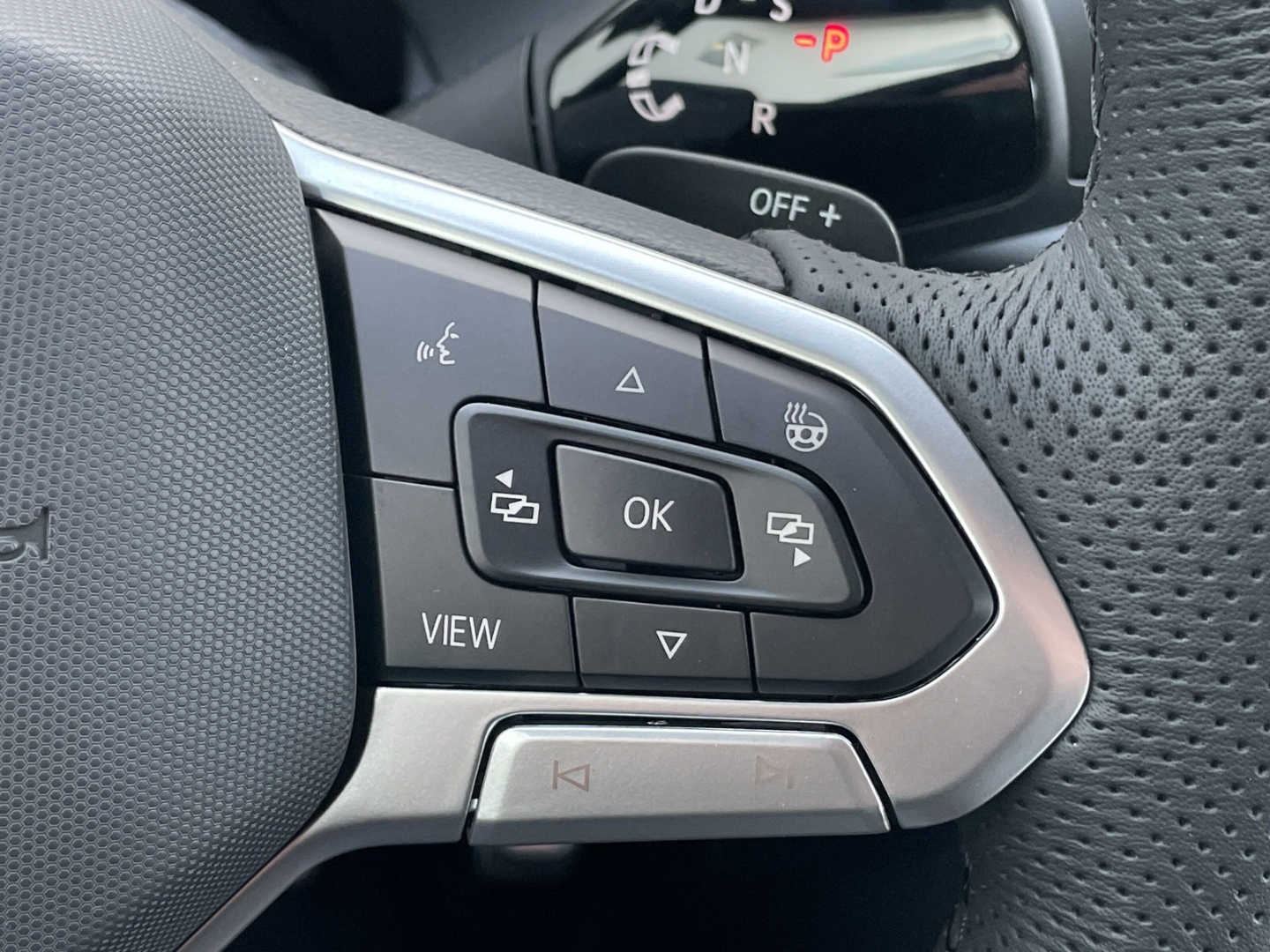 Tiguan 2.0 TDI R-Line Black Style AHK/360°Kamera/IQ.LIGHT/Navi/App-Connect