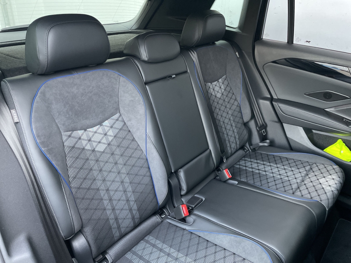 Tiguan 2.0 TDI R-Line Black Style AHK/360°Kamera/IQ.LIGHT/Navi/App-Connect