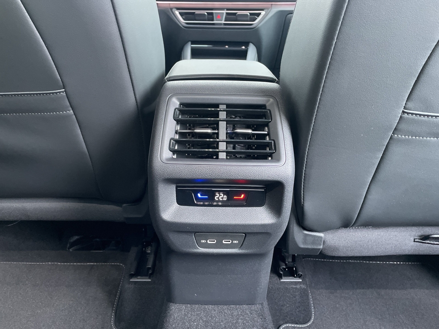 Tiguan 2.0 TDI R-Line Black Style AHK/360°Kamera/IQ.LIGHT/Navi/App-Connect
