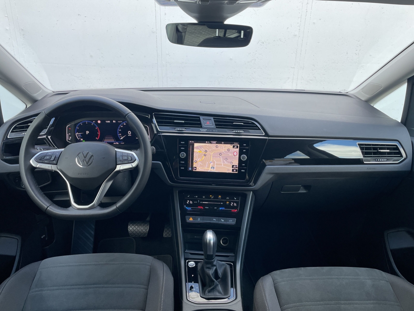 Touran 1.5 TSI DSG Highline AHK/Kamera/LED/Navi/App-Connect/ACC/Travel/Spurwechsel/el.Heckklappe
