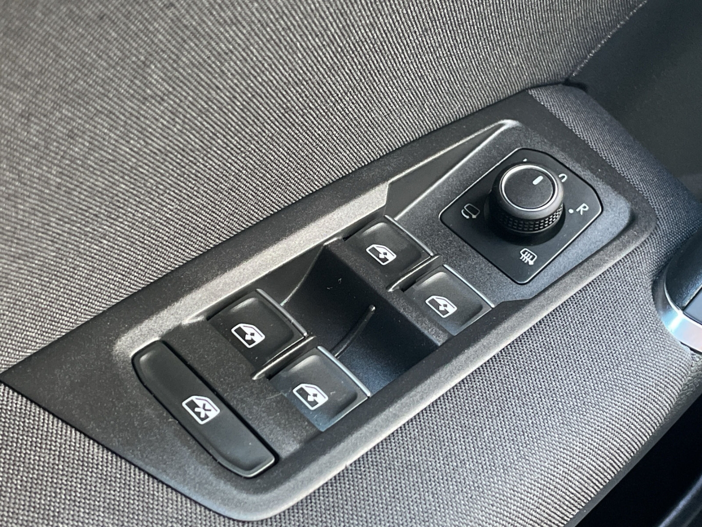 Touran 1.5 TSI DSG Highline AHK/Kamera/LED/Navi/App-Connect/ACC/Travel/Spurwechsel/el.Heckklappe