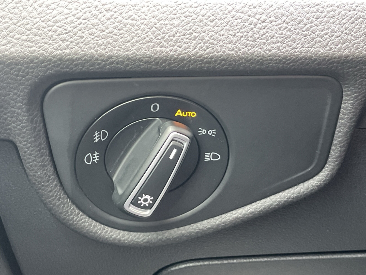 Touran 1.5 TSI DSG Highline AHK/Kamera/LED/Navi/App-Connect/ACC/Travel/Spurwechsel/el.Heckklappe