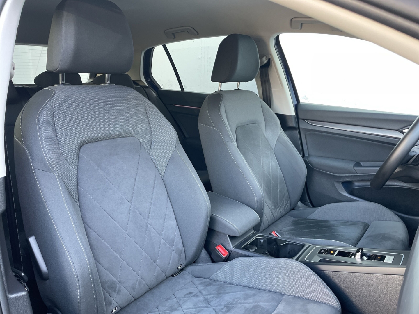 Golf VIII 1.5 eTSI DSG Style AHK/Kamera/Navi/ACC/App-Connect/ergoActive/Keyless/LED Plus