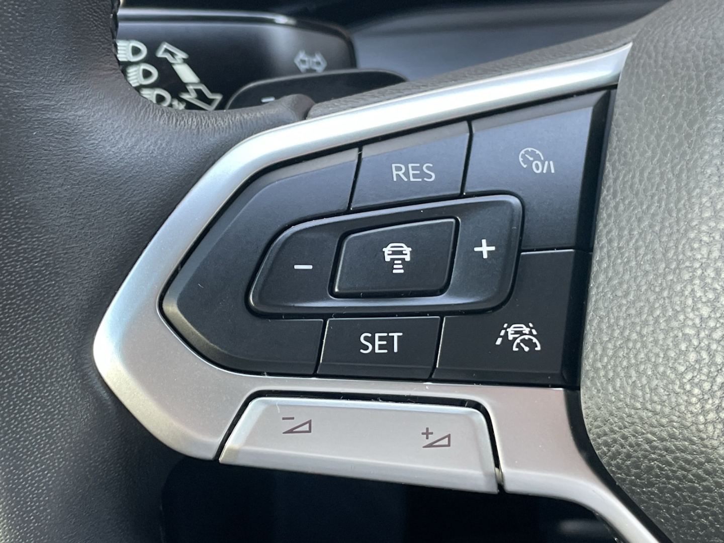 Golf VIII 1.5 eTSI DSG Style AHK/Kamera/Navi/ACC/App-Connect/ergoActive/Keyless/LED Plus