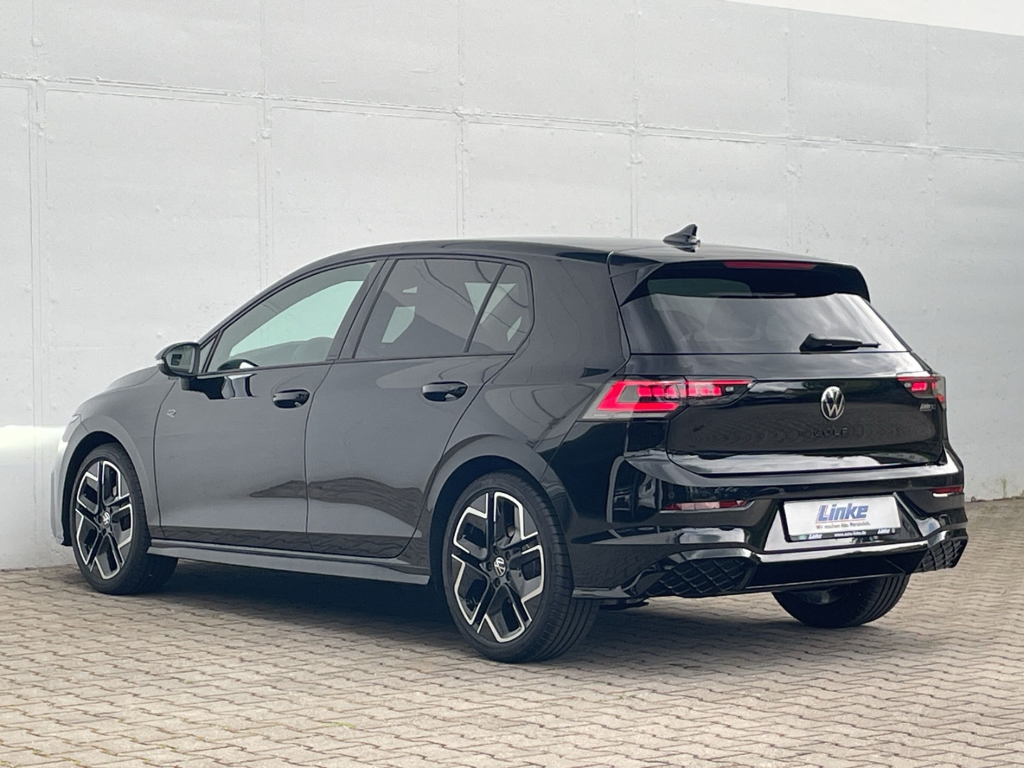 Golf VIII 1.5 eTSI DSG R-Line HUD/AHK/Kamera/ACC